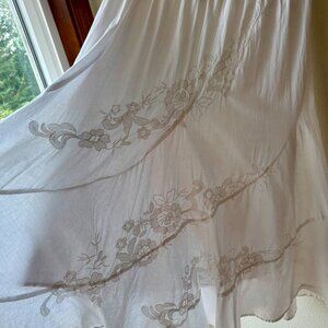 White Embroidered Floral 100% Cotton Midi Skirt Boho Peasant Skirt Size L Summer